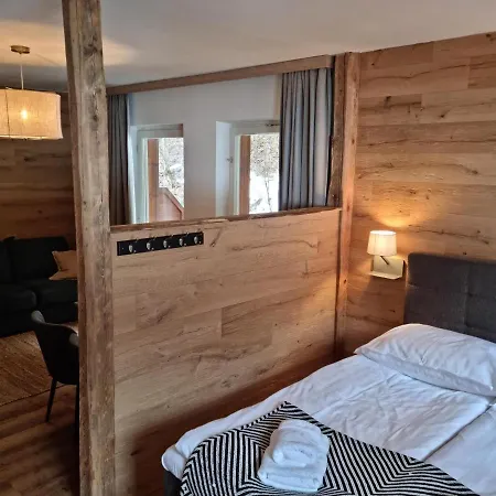 The At Apartmanhotel 3*