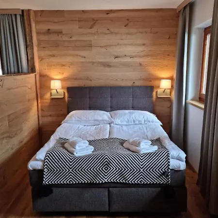 アパートホテル The At