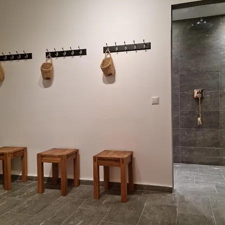 The At * باد جاستاين